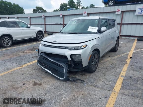 ✅ 2021 Kia Soul LX • VIN: KNDJ23AU2M7794112 • Лот: 42882579. Опубликован ранее на IAAI с пробегом 62 338 миль. Бесплатный доступ к архиву аукционных продаж из США и подробный отчёт об истории автомобиля на DreamBid. Изображение 2.