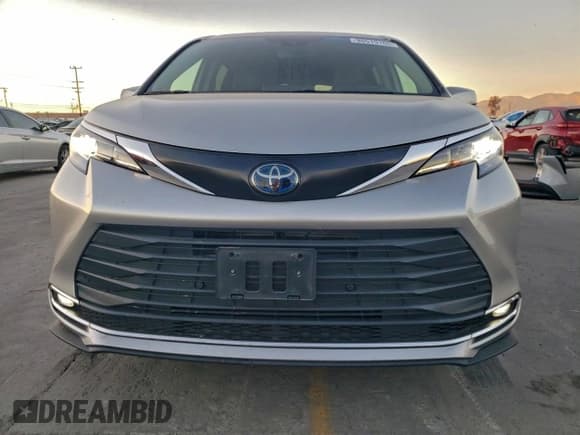 ✅ 2022 Toyota Sienna XLE • VIN: 5TDYRKEC6NS127038 • Lot: 96519105. Listed on Copart with 57,758 mi. Free auction sales archive from the USA and detailed vehicle history report at DreamBid. Image 5.