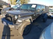 ✅ 2021 Jeep Gladiator Sport S • VIN: 1C6HJTAG8ML547011 • Lot: 43531098. Wystawiony na IAAI z przebiegiem 54 679 mil. Bezpłatny archiwum sprzedaży aukcyjnych z USA i szczegółowy raport historii pojazdu na DreamBid. Zdjęcie 18.