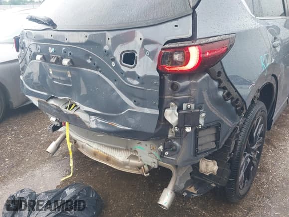 ✅ 2023 Mazda CX-5 S Carbon Edition • VIN: JM3KFBCM7P0104374 • Лот: 42329421. Опубликован ранее на IAAI с пробегом 27 575 миль. Бесплатный доступ к архиву аукционных продаж из США и подробный отчёт об истории автомобиля на DreamBid. Изображение 6.