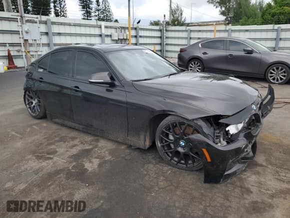 2018 BMW 3 Series 340i xDrive z VIN WBA8B7G55JNU95076, wystawiony jako Copart lot #89864315 z przebiegiem Nie podano mil oraz Szkoda całkowita • Salvage title. Historia ofert i sprzedaży dostępna na DreamBid. Obrazek 4.