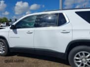 ✅ 2019 Chevrolet Traverse LT Cloth • VIN: 1GNERGKW9KJ201082 • Lot: 43286205. Wystawiony na IAAI z przebiegiem 101 797 mil. Bezpłatny archiwum sprzedaży aukcyjnych z USA i szczegółowy raport historii pojazdu na DreamBid. Zdjęcie 14.