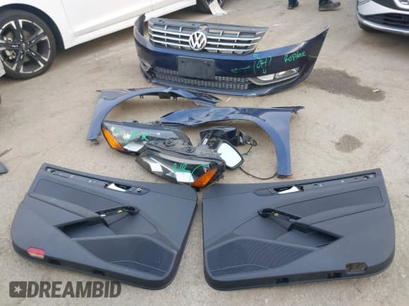 ✅ 2013 Volkswagen Passat SEL Premium • VIN: 1VWCP7A39DC100612 • Лот: 41753457. Опубликован ранее на IAAI с пробегом 76 930 миль. Бесплатный доступ к архиву аукционных продаж из США и подробный отчёт об истории автомобиля на DreamBid. Изображение 12.