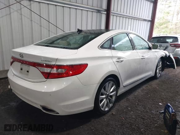 ✅ 2014 Hyundai Azera Limited • VIN: KMHFH4JG7EA378755 • Лот: 42027136. Опубликован ранее на IAAI с пробегом 216 082 миль. Бесплатный доступ к архиву аукционных продаж из США и подробный отчёт об истории автомобиля на DreamBid. Изображение 4.