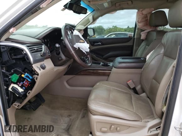 ✅ 2016 Chevrolet Suburban LT • VIN: 1GNSCHKC7GR413410 • Lot: 48401914. Wystawiony na Copart z przebiegiem 192 168 mil. Bezpłatny archiwum sprzedaży aukcyjnych z USA i szczegółowy raport historii pojazdu na DreamBid. Zdjęcie 7.