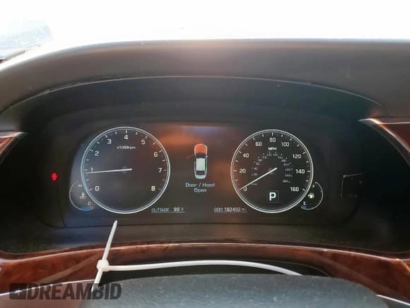 ✅ 2015 Hyundai Equus Signature • VIN: KMHGH4JH6FU100412 • Lot: 82050055. Listed on Copart with 182,492 mi. Free auction sales archive from the USA and detailed vehicle history report at DreamBid. Image 9.