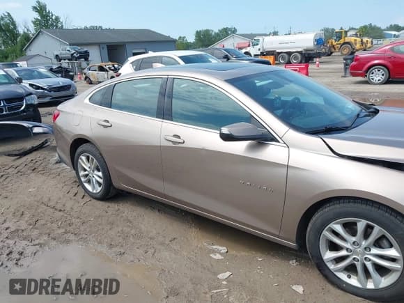 ✅ 2018 Chevrolet Malibu LT • VIN: 1G1ZD5ST1JF119358 • Lot: 42896891. Listed on IAAI with 118,570 mi. Free auction sales archive from the USA and detailed vehicle history report at DreamBid. Image 14.
