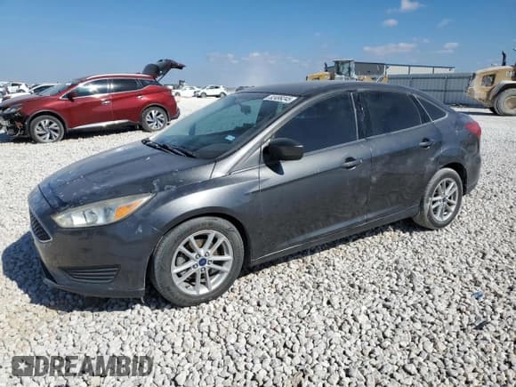 ✅ 2018 Ford Focus SE • VIN: 1FADP3FE7JL229461 • Lot: 82499245. Wystawiony na Copart z przebiegiem 66 300 mil. Bezpłatny archiwum sprzedaży aukcyjnych z USA i szczegółowy raport historii pojazdu na DreamBid. Zdjęcie 1.