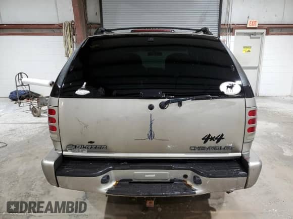 2000 Chevrolet Blazer LS z VIN 1GNCT18W9YK188091, wystawiony jako Copart lot #78592844 z przebiegiem 69 497 mil mil oraz Szkoda całkowita • Salvage title. Historia ofert i sprzedaży dostępna na DreamBid. Obrazek 6.