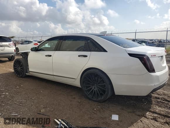✅ 2016 Cadillac CT6 RWD • VIN: 1G6KA5RX7GU155413 • Lot: 84708774. Wystawiony na Copart z przebiegiem 152 518 mil. Bezpłatny archiwum sprzedaży aukcyjnych z USA i szczegółowy raport historii pojazdu na DreamBid. Zdjęcie 2.