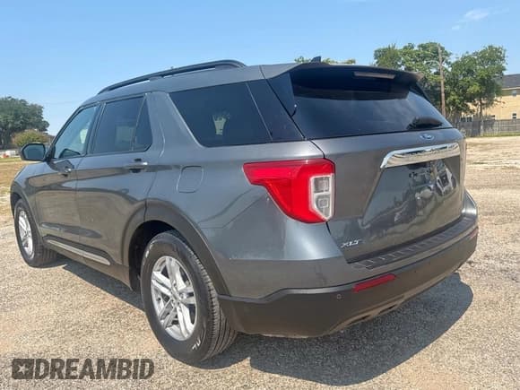 ✅ 2021 Ford Explorer XLT • VIN: 1FMSK7DH3MGB54710 • Lot: 70517715. Wystawiony na Copart z przebiegiem 81 473 mil. Bezpłatny archiwum sprzedaży aukcyjnych z USA i szczegółowy raport historii pojazdu na DreamBid. Zdjęcie 3.