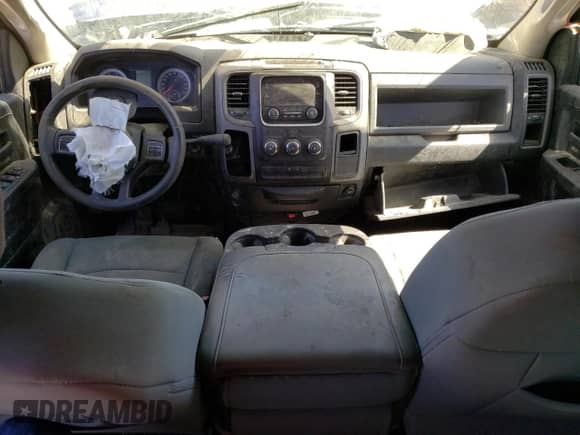 2013 Ram 1500 ST z VIN 1C6RR7FP0DS533834, wystawiony jako Copart lot #73112154 z przebiegiem Nie podano mil oraz Szkoda całkowita • Salvage title. Historia ofert i sprzedaży dostępna na DreamBid. Obrazek 8.