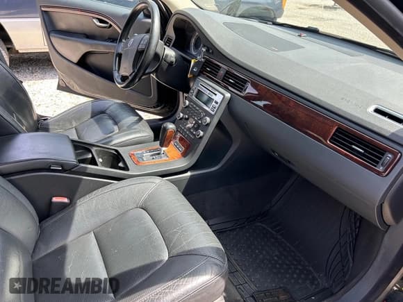 ✅ 2007 Volvo S80 V8 • VIN: YV1AH852471023365 • Лот: 42123601. Опубликован ранее на IAAI с пробегом 181 428 миль. Бесплатный доступ к архиву аукционных продаж из США и подробный отчёт об истории автомобиля на DreamBid. Изображение 5.