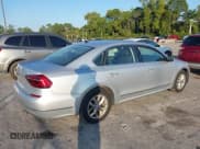 ✅ 2017 Volkswagen Passat S • VIN: 1VWAT7A38HC079423 • Lot: 43786850. Wystawiony na IAAI z przebiegiem 195 592 mil. Bezpłatny archiwum sprzedaży aukcyjnych z USA i szczegółowy raport historii pojazdu na DreamBid. Zdjęcie 4.