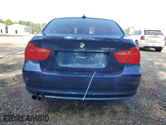 2011 BMW 3 Series z VIN WBAPG7G55BNN18564, wystawiony jako Copart lot #67601595 z przebiegiem 219 936 mil mil oraz Szkoda całkowita • Salvage title. Historia ofert i sprzedaży dostępna na DreamBid. Obrazek 6.