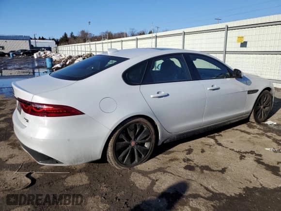 ✅ 2021 Jaguar XF R-Dynamic SE • VIN: SAJBL4GX4MCY88638 • Лот: 43249684. Опубликован ранее на Copart с пробегом 15 289 миль. Бесплатный доступ к архиву аукционных продаж из США и подробный отчёт об истории автомобиля на DreamBid. Изображение 3.