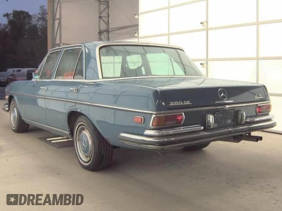 ✅ 1972 Mercedes-Benz 280 • VIN: XXX1086712015098 • Lot: 93092255. Listed on Copart with 73,981 mi. Free auction sales archive from the USA and detailed vehicle history report at DreamBid. Image 3.