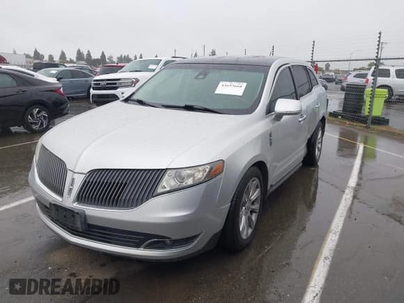 ✅ 2014 Lincoln MKT EcoBoost • VIN: 2LMHJ5AT4EBL57595 • Lot: 43693668. Wystawiony na IAAI z przebiegiem 133 259 mil. Bezpłatny archiwum sprzedaży aukcyjnych z USA i szczegółowy raport historii pojazdu na DreamBid. Zdjęcie 16.