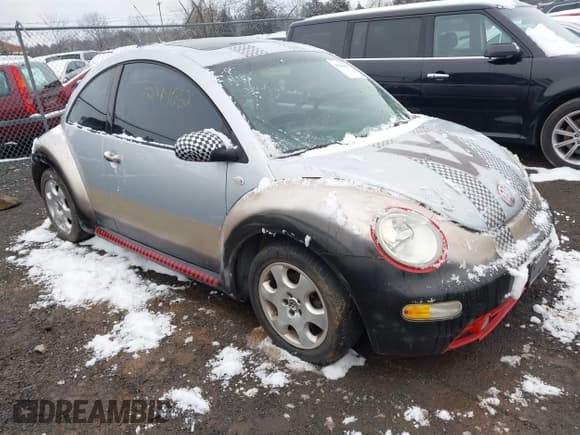 ✅ 2002 Volkswagen Beetle GLS • VIN: 3VWCK21C62M431984 • Lot: 43849062. Wystawiony na IAAI z przebiegiem 211 042 mil. Bezpłatny archiwum sprzedaży aukcyjnych z USA i szczegółowy raport historii pojazdu na DreamBid. Zdjęcie 1.