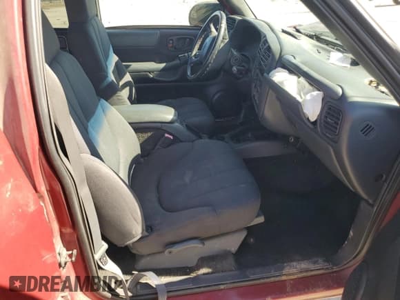 ✅ 2003 Chevrolet S-10 LS • VIN: 1GCDT13X43K118553 • Lot: 43178805. Wystawiony na Copart z przebiegiem 233 795 mil. Bezpłatny archiwum sprzedaży aukcyjnych z USA i szczegółowy raport historii pojazdu na DreamBid. Zdjęcie 7.