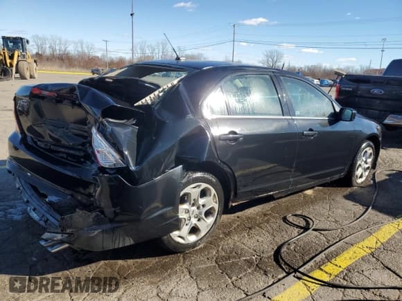✅ 2010 Ford Fusion SE • VIN: 3FAHP0HA8AR245535 • Lot: 93026035. Wystawiony na Copart z przebiegiem 187 250 mil. Bezpłatny archiwum sprzedaży aukcyjnych z USA i szczegółowy raport historii pojazdu na DreamBid. Zdjęcie 3.