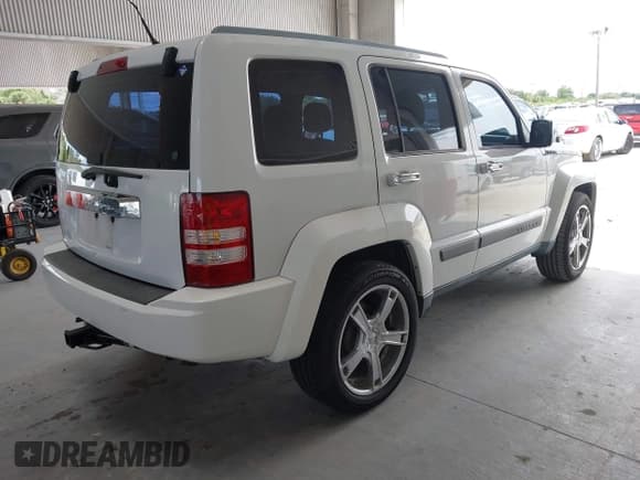 ✅ 2011 Jeep Liberty Sport • VIN: 1J4PP2GK5BW567893 • Lot: 43151628. Listed on IAAI with 125,843 mi. Free auction sales archive from the USA and detailed vehicle history report at DreamBid. Image 4.
