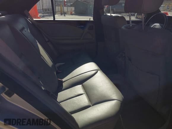 ✅ 1998 Mercedes-Benz E 320 • VIN: WDBJF65F0WA679546 • Lot: 43765700. Wystawiony na IAAI z przebiegiem 177 810 mil. Bezpłatny archiwum sprzedaży aukcyjnych z USA i szczegółowy raport historii pojazdu na DreamBid. Zdjęcie 8.