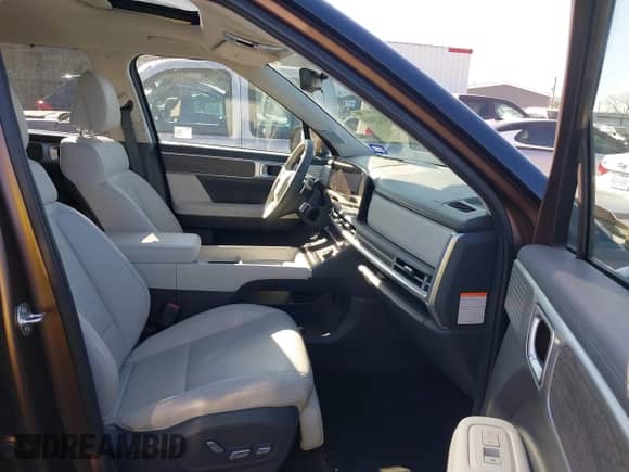 2024 Hyundai Santa Fe Calligraphy с VIN 5NMP5DG10RH014628, выставлен на аукционе IAAI как лот 41139016 с пробегом 8 796 миль миль и . История ставок и продаж доступна на DreamBid. Изображение 5.