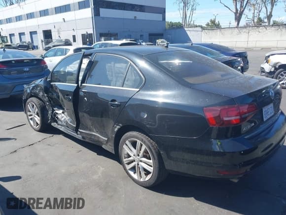 ✅ 2017 Volkswagen Jetta SEL • VIN: 3VWL17AJ9HM399863 • Лот: 43289157. Опубликован ранее на IAAI с пробегом 107 306 миль. Бесплатный доступ к архиву аукционных продаж из США и подробный отчёт об истории автомобиля на DreamBid. Изображение 14.