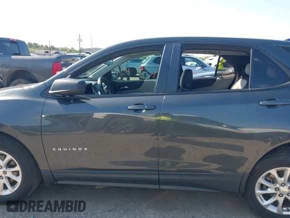 ✅ 2020 Chevrolet Equinox LS • VIN: 2GNAXHEV0L6278919 • Lot: 43168496. Wystawiony na IAAI z przebiegiem 99 477 mil. Bezpłatny archiwum sprzedaży aukcyjnych z USA i szczegółowy raport historii pojazdu na DreamBid. Zdjęcie 14.