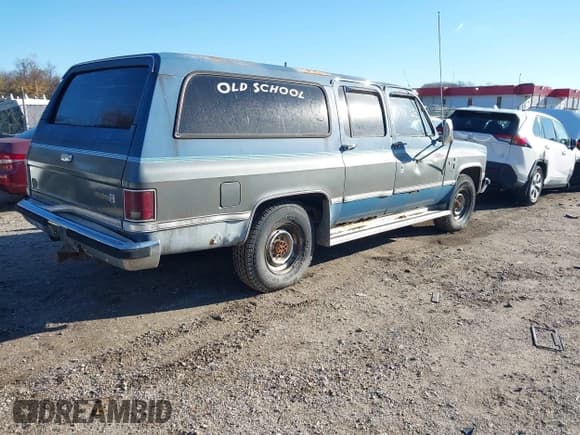 ✅ 1988 Chevrolet Suburban • VIN: 1GNGR26NXJF113866 • Lot: 43812716. Listed on IAAI with 87,996 mi. Free auction sales archive from the USA and detailed vehicle history report at DreamBid. Image 4.
