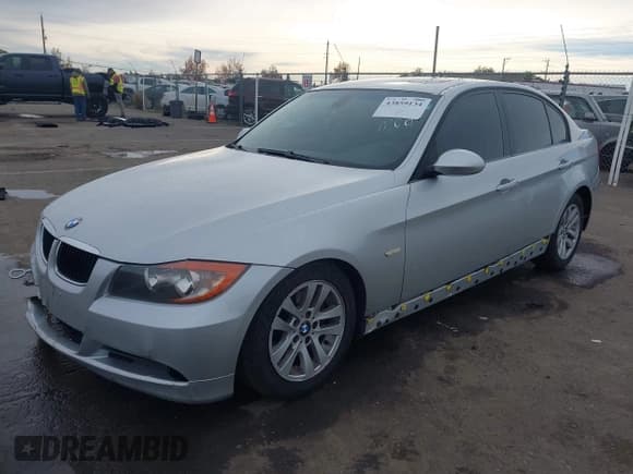 ✅ 2006 BMW 3 Series 325i • VIN: WBAVB13526PT16753 • Лот: 43859134. Опубликован ранее на IAAI с пробегом 132 136 миль. Бесплатный доступ к архиву аукционных продаж из США и подробный отчёт об истории автомобиля на DreamBid. Изображение 2.
