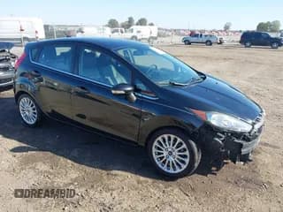 ✅ 2014 Ford Fiesta Titanium • VIN: 3FADP4FJ5EM227358 • Lot: 43664239. Wystawiony na IAAI z przebiegiem 91 115 mil. Bezpłatny archiwum sprzedaży aukcyjnych z USA i szczegółowy raport historii pojazdu na DreamBid. Zdjęcie 1.
