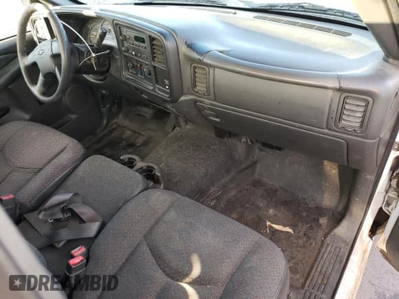 ✅ 2003 Chevrolet Silverado 1500 • VIN: IDCO004199ZZ • Лот: 85870734. Опубликован ранее на Copart с пробегом 289 533 миль. Бесплатный доступ к архиву аукционных продаж из США и подробный отчёт об истории автомобиля на DreamBid. Изображение 8.