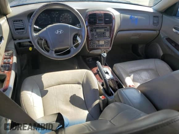 2004 Hyundai Sonata GLS z VIN KMHWF35HX4A019062, wystawiony jako Copart lot #49721485 z przebiegiem 234 570 mil mil oraz Szkoda całkowita • Salvage title. Historia ofert i sprzedaży dostępna na DreamBid. Obrazek 8.