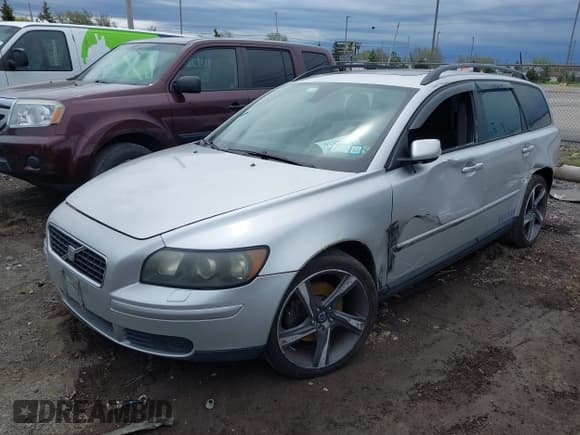 ✅ 2006 Volvo V50 2.4L • VIN: YV1MW382962157766 • Lot: 42170529. Wystawiony na IAAI z przebiegiem 186 197 mil. Bezpłatny archiwum sprzedaży aukcyjnych z USA i szczegółowy raport historii pojazdu na DreamBid. Zdjęcie 2.