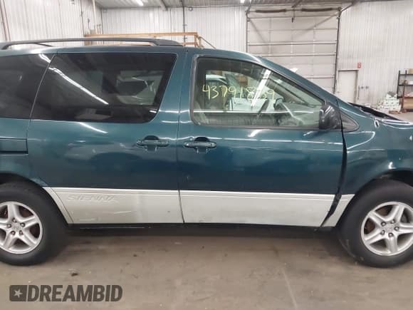 ✅ 1998 Toyota Sienna XLE • VIN: 4T3ZF13C3WU040420 • Lot: 43791859. Wystawiony na IAAI z przebiegiem Nie podano. Bezpłatny archiwum sprzedaży aukcyjnych z USA i szczegółowy raport historii pojazdu na DreamBid. Zdjęcie 14.