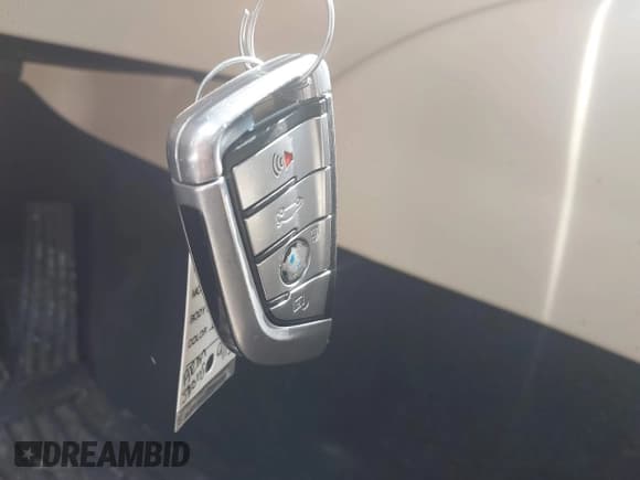 ✅ 2019 BMW 5 Series 530i xDrive • VIN: WBAJA7C5XKWW23365 • Lot: 43258804. Wystawiony na IAAI z przebiegiem 29 162 mil. Bezpłatny archiwum sprzedaży aukcyjnych z USA i szczegółowy raport historii pojazdu na DreamBid. Zdjęcie 11.