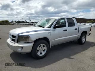 ✅ 2009 Dodge Dakota Bighorn/Lonestar • VIN: 1D7HW38P09S806917 • Lot: 69794745. Wystawiony na Copart z przebiegiem 162 998 mil. Bezpłatny archiwum sprzedaży aukcyjnych z USA i szczegółowy raport historii pojazdu na DreamBid. Zdjęcie 1.