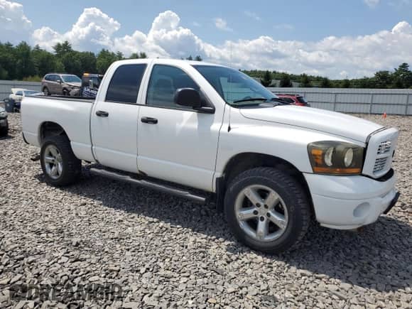 2006 Dodge 1500 SLT z VIN 1D7HU18216S705718, wystawiony jako Copart lot #65591484 z przebiegiem 188 421 mil mil oraz Szkoda całkowita • Salvage title. Historia ofert i sprzedaży dostępna na DreamBid. Obrazek 4.