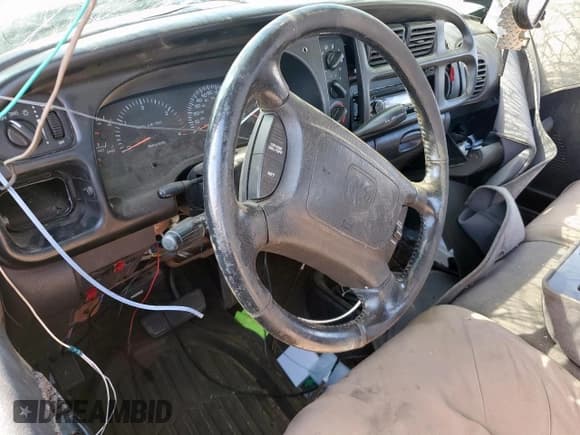 ✅ 2002 Dodge 2500 • VIN: 3B7KF23662M303237 • Лот: 84216045. Опубликован ранее на Copart с пробегом Не указан. Бесплатный доступ к архиву аукционных продаж из США и подробный отчёт об истории автомобиля на DreamBid. Изображение 8.