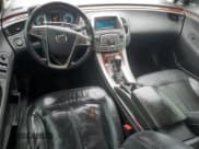 ✅ 2012 Buick LaCrosse Leather • VIN: 1G4GC5E33CF104968 • Lot: 85540035. Wystawiony na Copart z przebiegiem 255 684 mil. Bezpłatny archiwum sprzedaży aukcyjnych z USA i szczegółowy raport historii pojazdu na DreamBid. Zdjęcie 8.