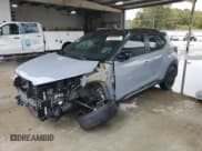 ✅ 2022 Nissan Kicks SR • VIN: 3N1CP5DV5NL503371 • Лот: 89640255. Опубликован ранее на Copart с пробегом 50 570 миль. Бесплатный доступ к архиву аукционных продаж из США и подробный отчёт об истории автомобиля на DreamBid. Изображение 1.