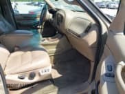 ✅ 1999 Lincoln Navigator • VIN: 5LMRU27L4XLJ04029 • Лот: 42037116. Опубликован ранее на IAAI с пробегом Не указан. Бесплатный доступ к архиву аукционных продаж из США и подробный отчёт об истории автомобиля на DreamBid. Изображение 5.