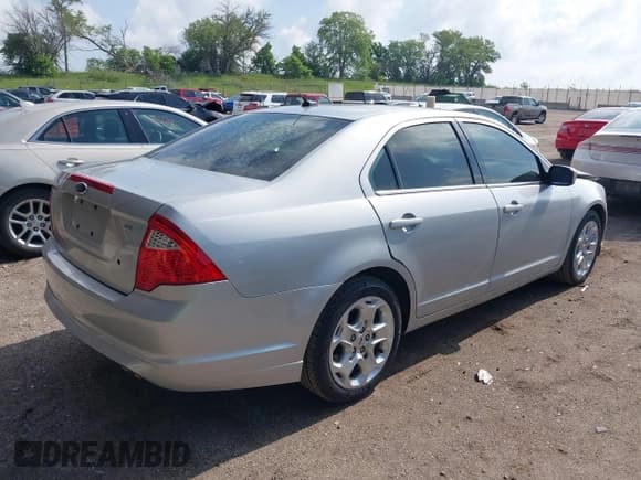 ✅ 2010 Ford Fusion SE • VIN: 3FAHP0HA3AR163647 • Лот: 42348597. Опубликован ранее на IAAI с пробегом 181 778 миль. Бесплатный доступ к архиву аукционных продаж из США и подробный отчёт об истории автомобиля на DreamBid. Изображение 4.