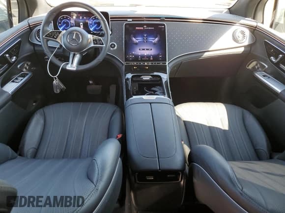 ✅ 2023 Mercedes-Benz EQE 500 • VIN: 4JGGM2CB8PA032500 • Lot: 81871255. Wystawiony na Copart z przebiegiem 14 912 mil. Bezpłatny archiwum sprzedaży aukcyjnych z USA i szczegółowy raport historii pojazdu na DreamBid. Zdjęcie 8.