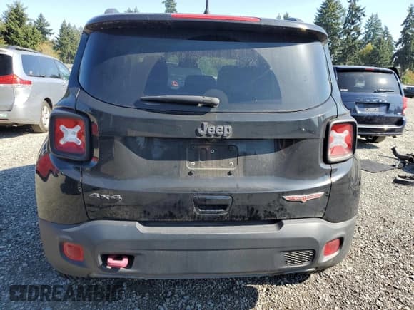 ✅ 2019 Jeep Renegade Trailhawk • VIN: ZACNJBC19KPK71832 • Lot: 81636315. Wystawiony na Copart z przebiegiem 39 815 mil. Bezpłatny archiwum sprzedaży aukcyjnych z USA i szczegółowy raport historii pojazdu na DreamBid. Zdjęcie 6.