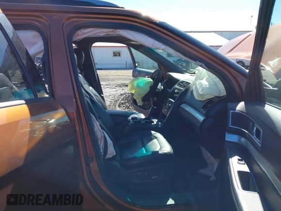 ✅ 2017 Ford Explorer XLT • VIN: 1FM5K8D88HGA85831 • Lot: 41854459. Wystawiony na IAAI z przebiegiem 121 877 mil. Bezpłatny archiwum sprzedaży aukcyjnych z USA i szczegółowy raport historii pojazdu na DreamBid. Zdjęcie 5.