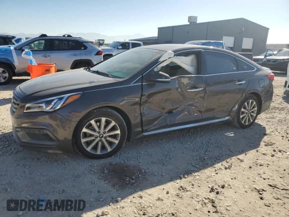 ✅ 2017 Hyundai Sonata Limited • VIN: 5NPE34AF1HH484685 • Lot: 89833165. Wystawiony na Copart z przebiegiem 84 338 mil. Bezpłatny archiwum sprzedaży aukcyjnych z USA i szczegółowy raport historii pojazdu na DreamBid. Zdjęcie 1.