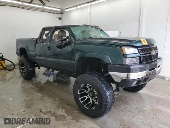 ✅ 2005 Chevrolet Silverado 2500HD LT • VIN: 1GCHK29U55E103598 • Lot: 82179554. Listed on Copart with 237,683 mi. Free auction sales archive from the USA and detailed vehicle history report at DreamBid. Image 4.